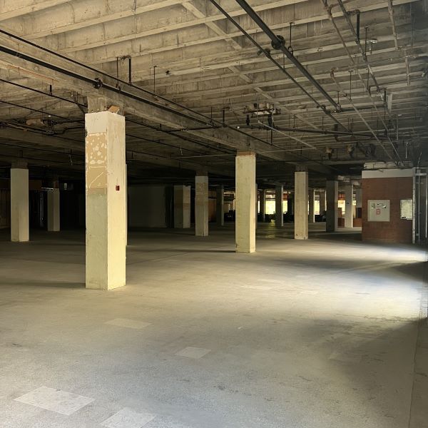 Empty space with only pilars